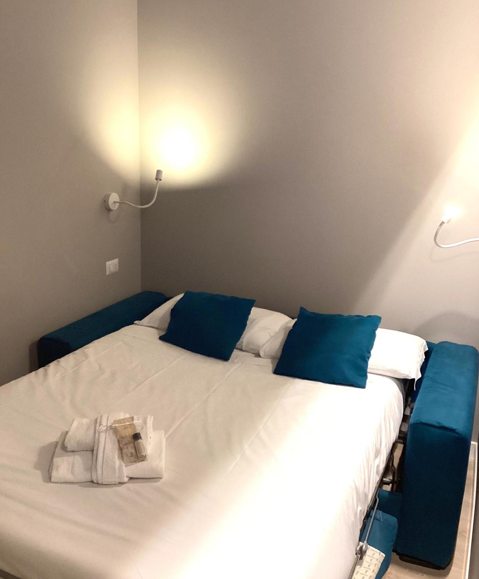 Apartament La Finestra Su Fontana Di Trevi - Charming View Rzym Zewnętrze zdjęcie