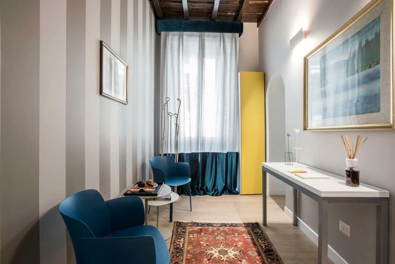 Apartament La Finestra Su Fontana Di Trevi - Charming View Rzym Zewnętrze zdjęcie
