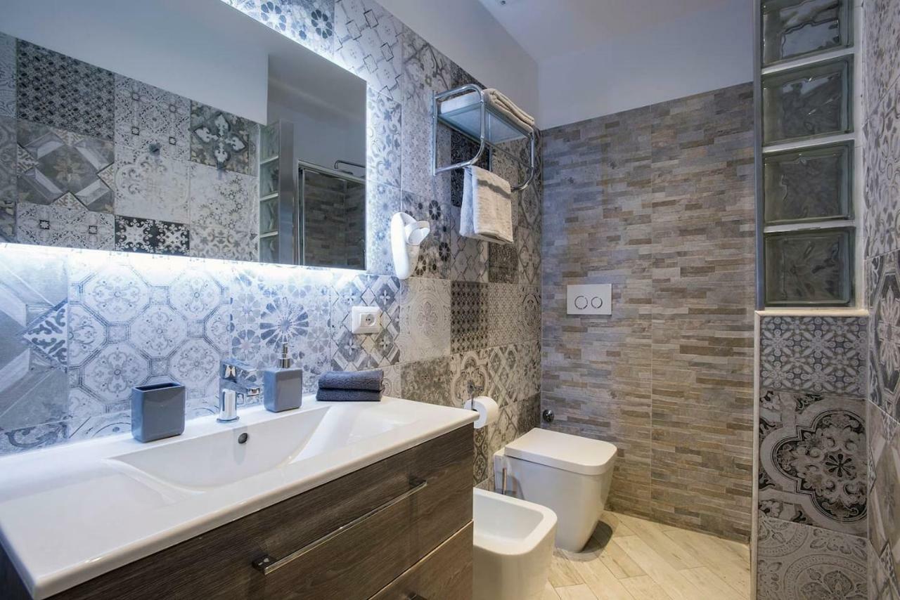 Apartament La Finestra Su Fontana Di Trevi - Charming View Rzym Zewnętrze zdjęcie