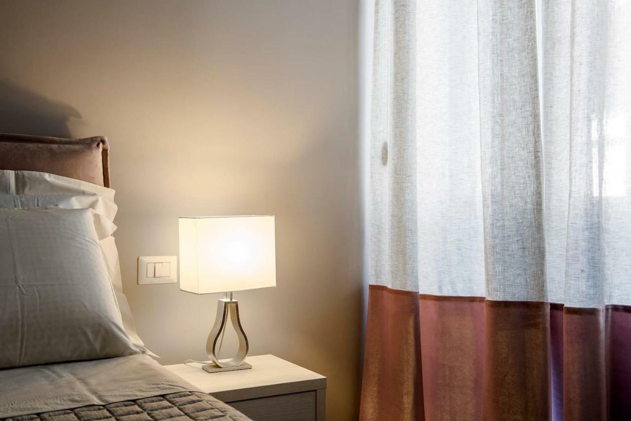 Apartament La Finestra Su Fontana Di Trevi - Charming View Rzym Zewnętrze zdjęcie